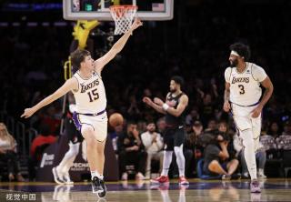 在足球中 在足球中